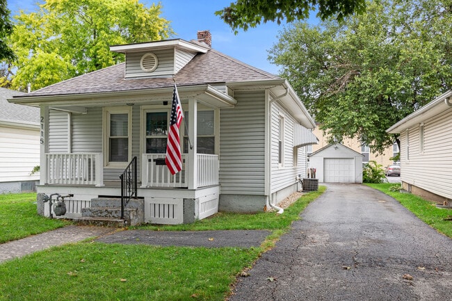 Building Photo - 2115 Clay St