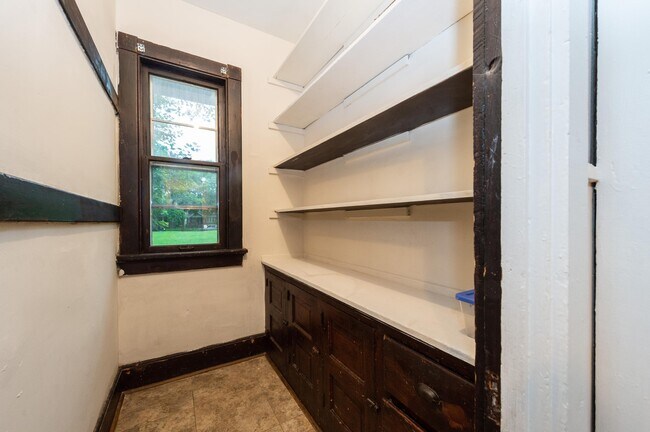 Building Photo - 2437 N 37th St