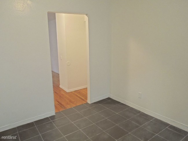 Building Photo - 5 Saint Pauls Pl