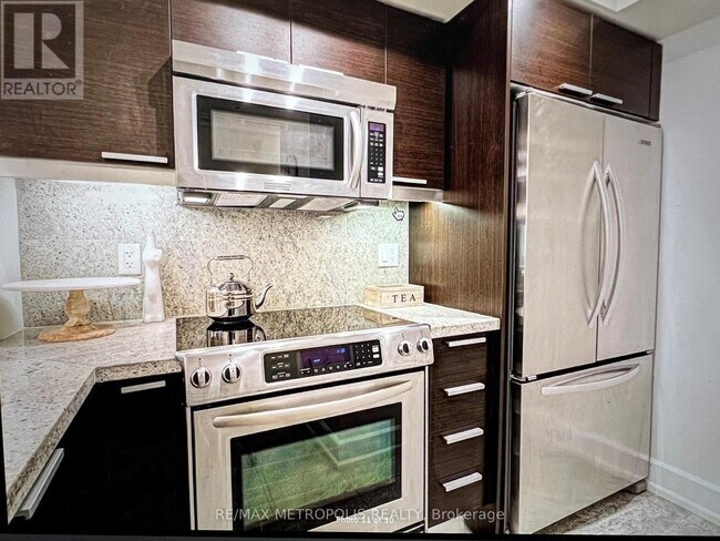 Photo du bâtiment - 650-650 Sheppard Ave E