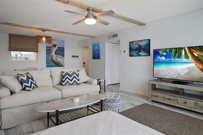 Foto del edificio - 7560 Bay Island Dr S