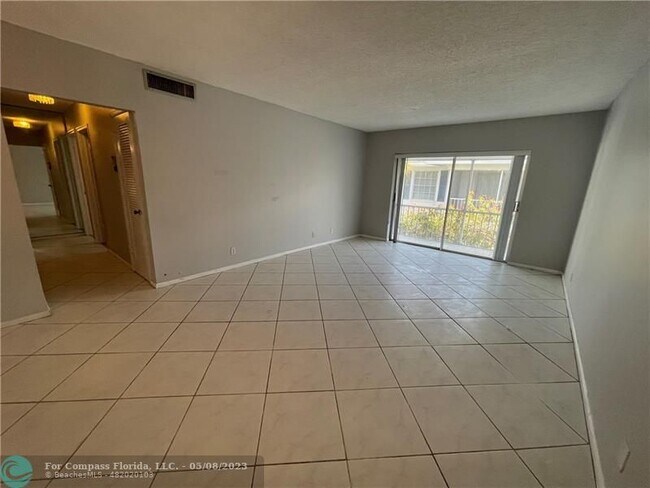 Foto del edificio - 2180 NE 67th St