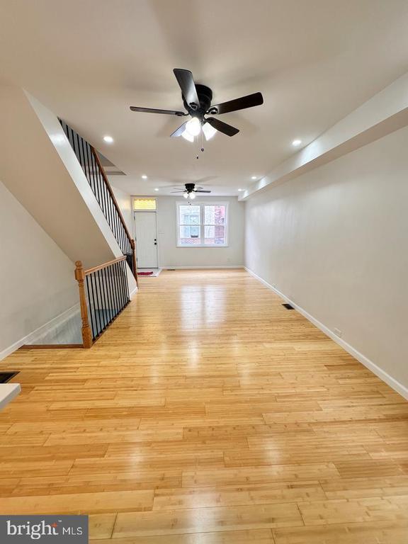 Building Photo - 2441 S Darien St
