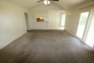 Building Photo - 5339 Lincoln Town Dr