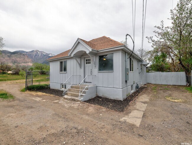 Building Photo - Price dropped ready to go! Don't miss out ...
