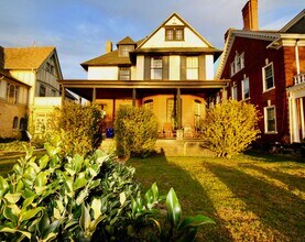 Building Photo - 1609 N Front St