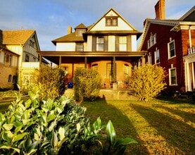 Building Photo - 1609 N Front St