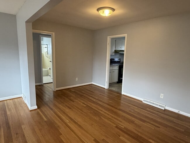 Building Photo - 125 Greenbriar Rd