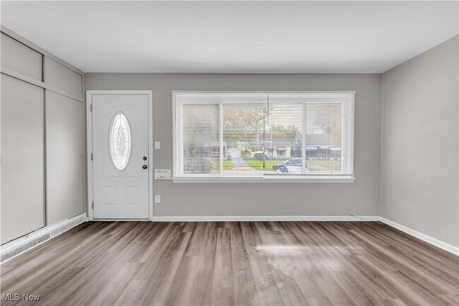 Building Photo - 15001 Lotus Dr