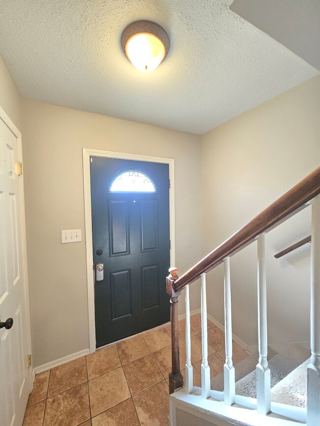 Building Photo - STONESTHROW - 2 Bedroom Townhome - Perfect...