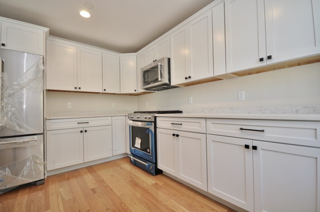 Primary Photo - 29 Cook St