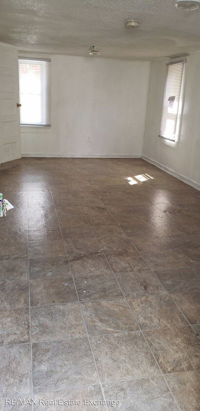 Foto del edificio - 215 W 16th St