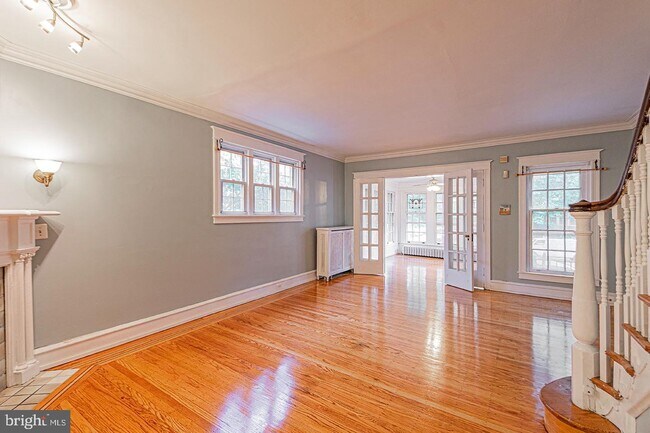 Building Photo - 432 S 48th St