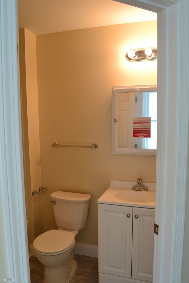 Building Photo - 1 br, 1 bath  - 404 East St 1-N