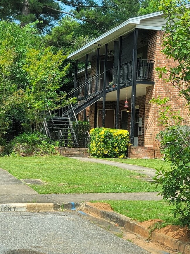 Building Photo - 1704 Ashford Ln
