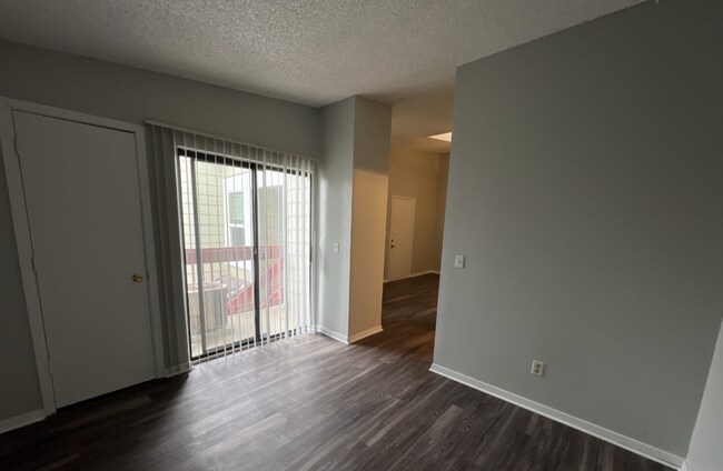 Building Photo - Studio Apartment in the Sable Cove Community!