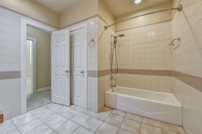Building Photo - 2309 Harborside Dr