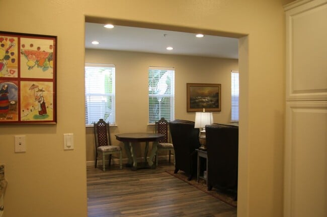 Building Photo - 3591 Sacramento Dr