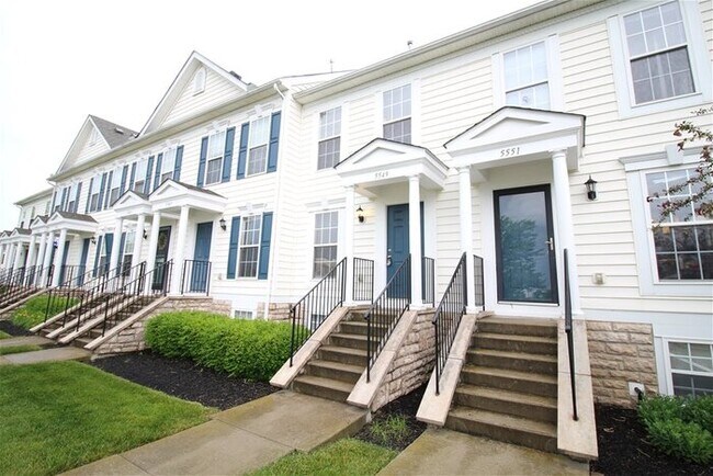 Foto del edificio - Beautiful two story condo in the Falls of ...