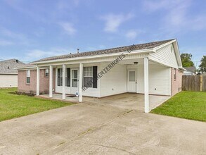 Building Photo - 1824 Pinewood Cove