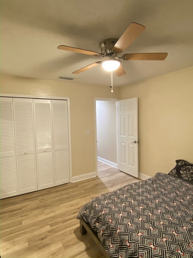 Building Photo - 908 SW 57th Dr