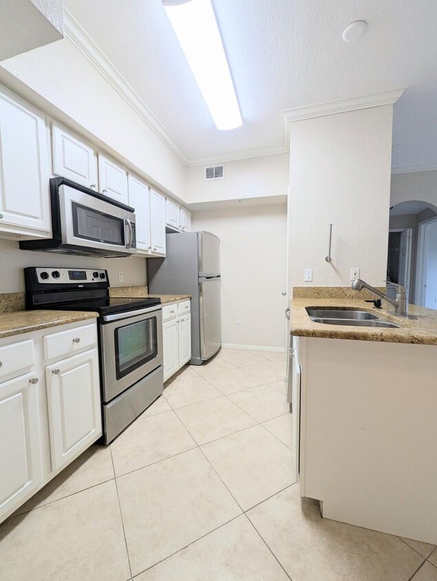 Foto principal - 2x2 Spacious, updated 5th floor unit with ...