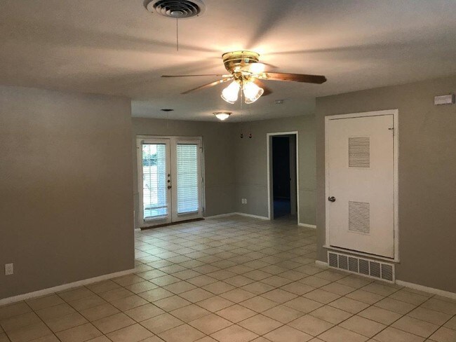 Building Photo - 1212 Cavender Dr