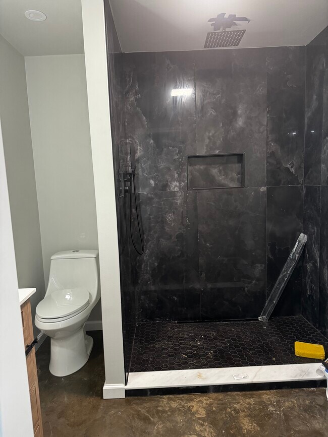 Ducha - 1042 Adams Rd