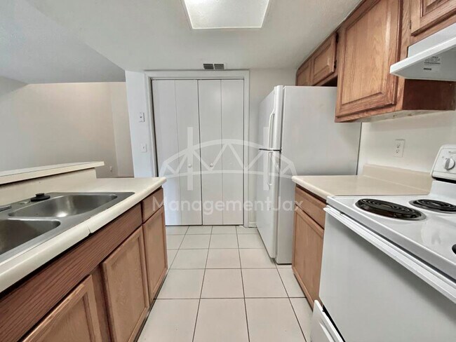Foto del edificio - 7621 Melissa Ct N