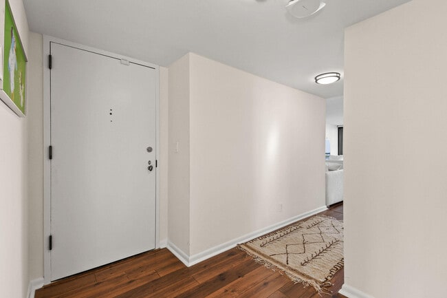 Building Photo - 529 S Flagler Dr