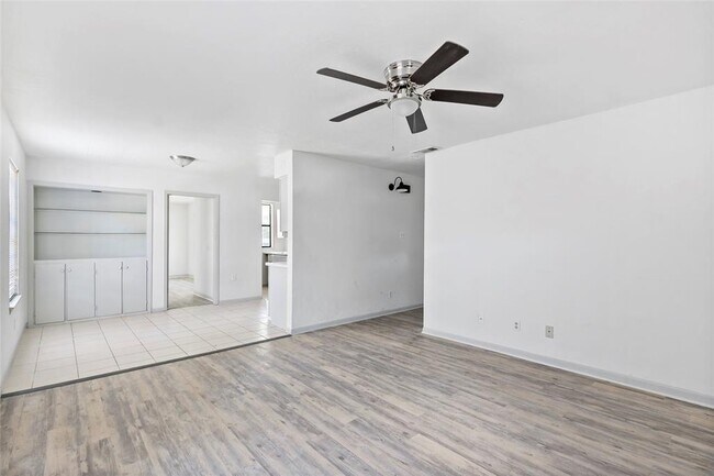 Building Photo - 2809 Sprucewood St