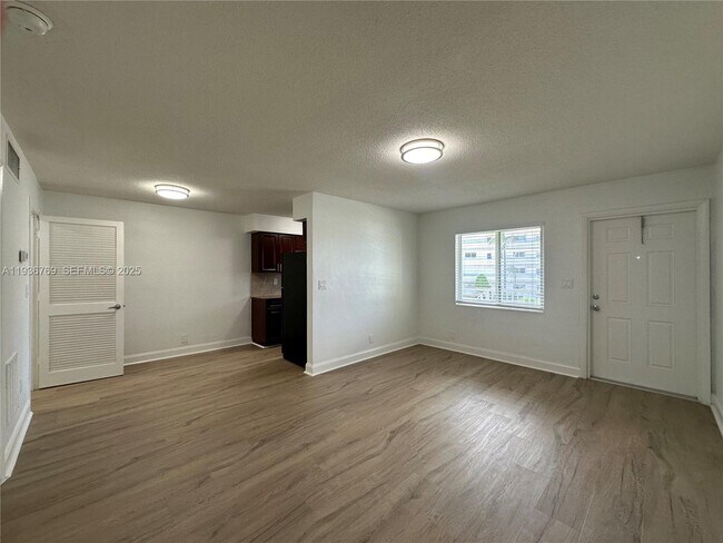 Foto del edificio - 110 NE 19th Ave