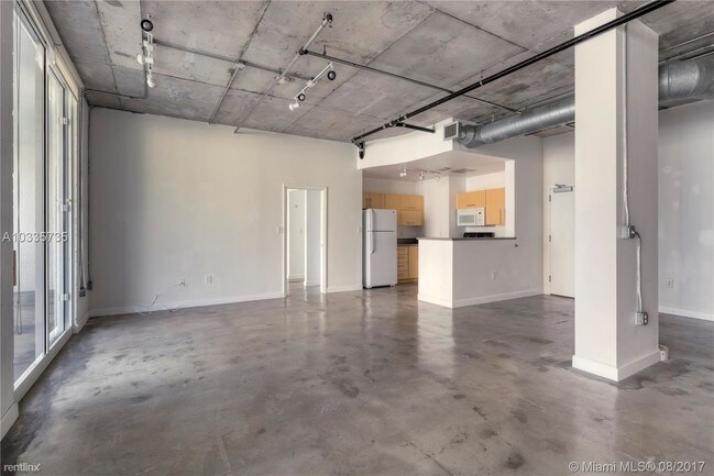 Building Photo - 444 NE 30th St