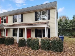 Building Photo - 136 Bridgewater Cir