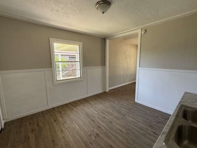 Building Photo - 904 E Stanford St