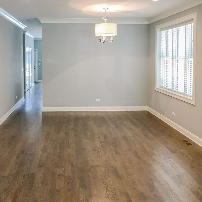 Foto del edificio - 1244 W Oakdale Ave