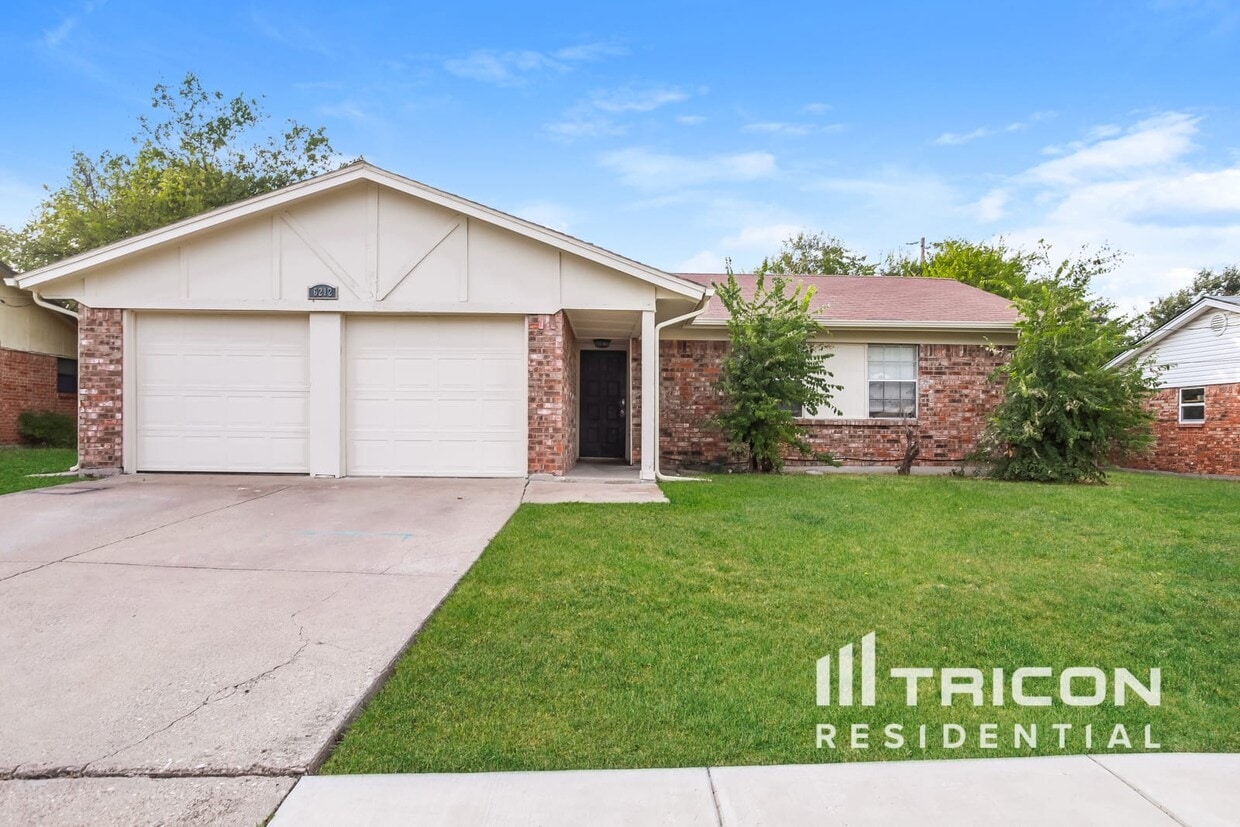 Foto principal - 6212 Douglas Dr