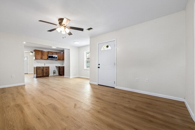Building Photo - 1127 Harris Way