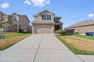 Building Photo - 119 Buescher Cove