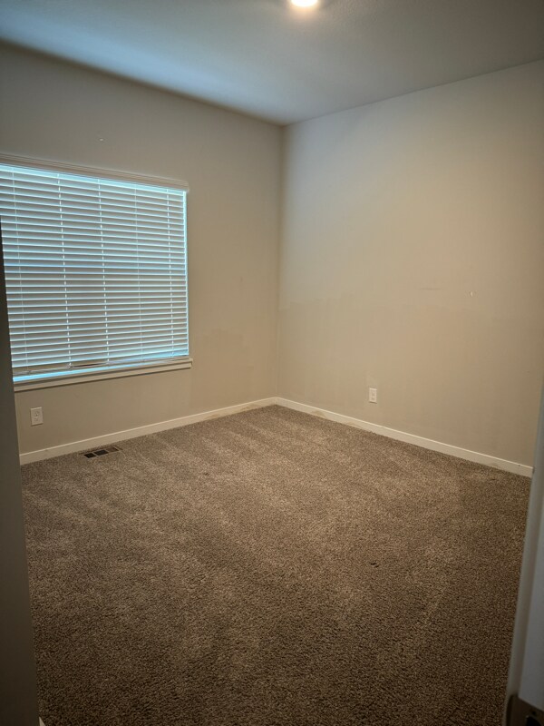 Foto del edificio - 10432 Powell Ave