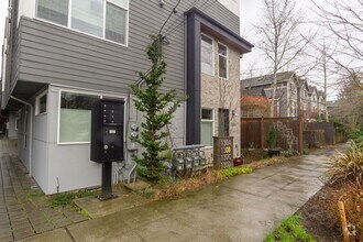 Building Photo - 130 21st Ave E