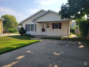 Building Photo - 904 N 19th St