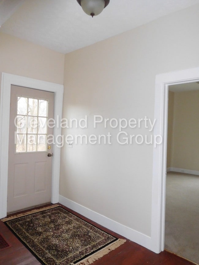 Building Photo - 8832 Overlook Dr