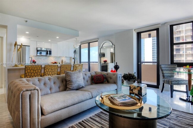 Building Photo - 2555 Collins Ave