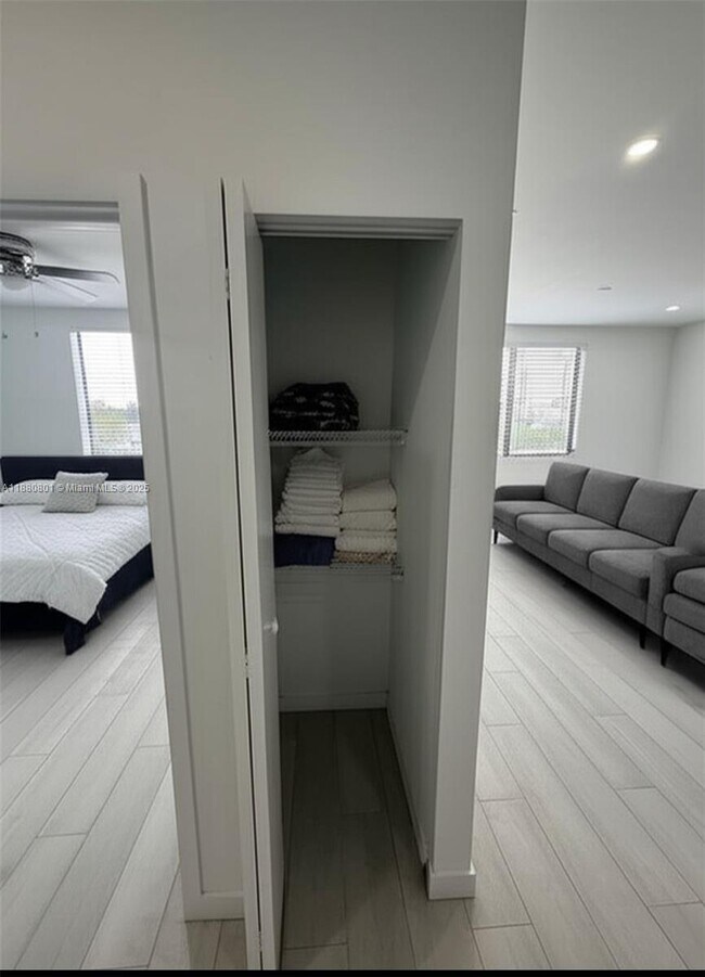 Foto del edificio - 1091 E 17th St