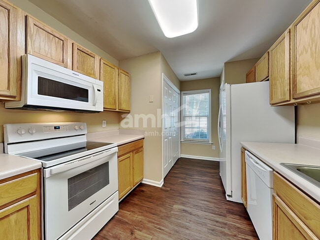 Foto del edificio - 1621 Harper Spring Dr