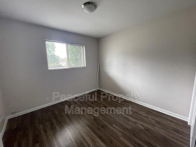 Building Photo - 2515 East Neffs Lane - 2517