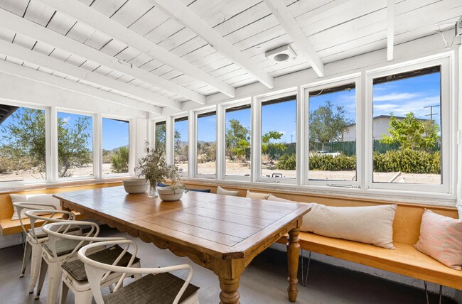 Foto del edificio - 7657 N Star Ave