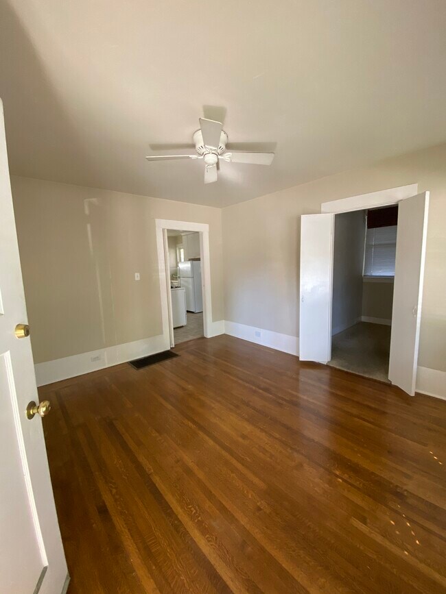 Living room - 311 Waverley St