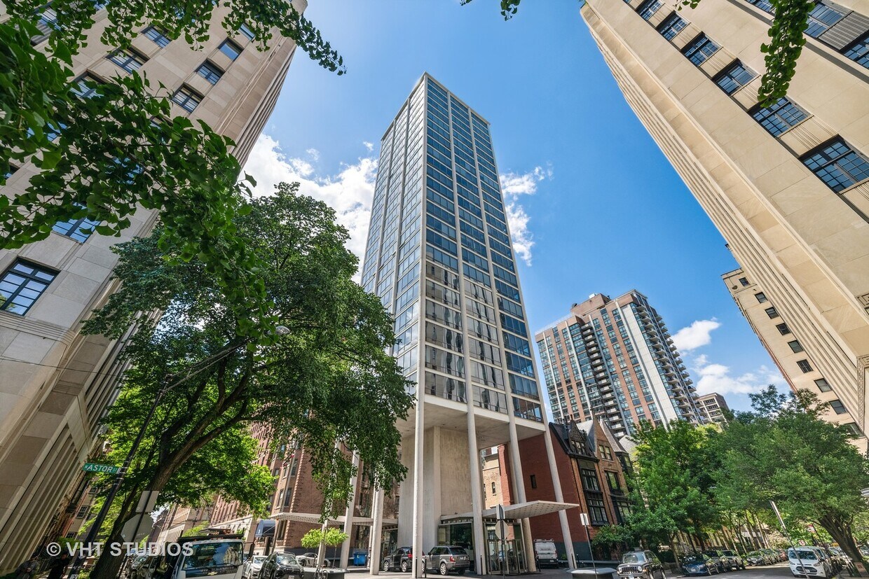 Primary Photo - 1300 N Astor St